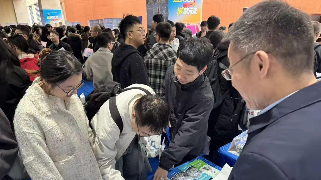 运城市人民医院院长杨晓带队赴兰州大学进行宣介招聘