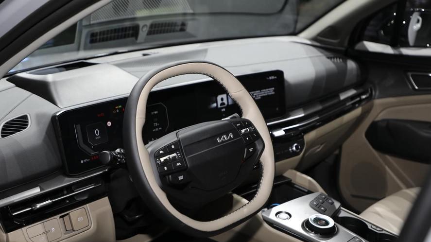 李娜倾情代言新狮铂拓界 起亚携全明星车型闪耀广州车展