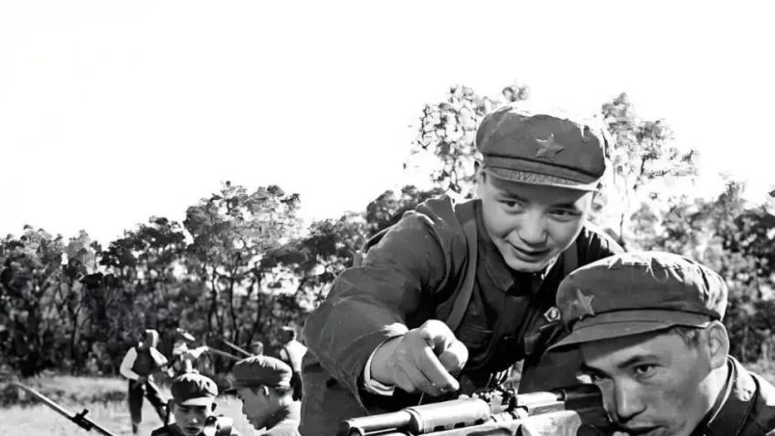 父母离婚后，我抱着逃离的心态参军，没想到继母和母亲却成了好姐妹