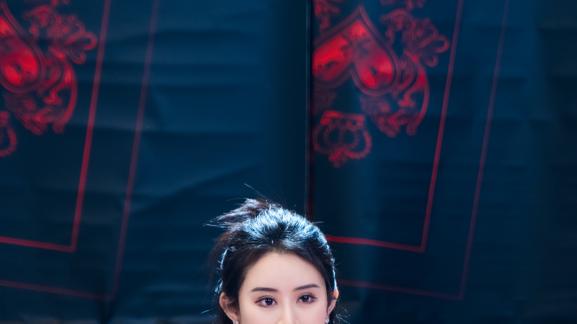 《女王归来，输了全世界赢了你》，德州扑克题材短剧燃情来袭