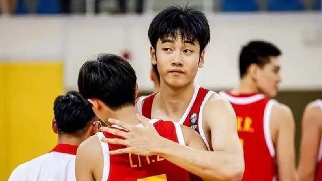 张博源首发26分钟获21分7篮板1助攻 中国男篮年轻一代有望