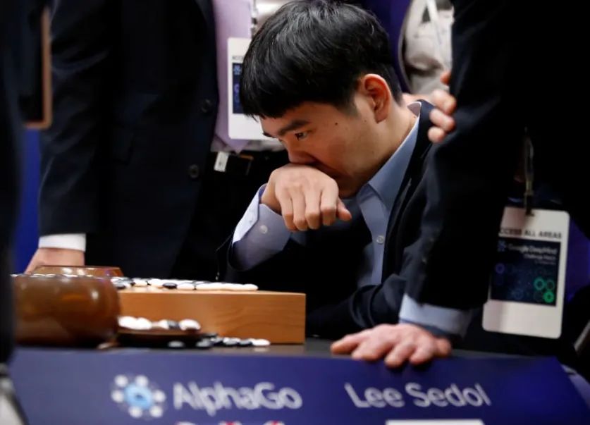 韩国传奇棋手身份转变获聘大学教授，李世石谈AI围棋：人类无法超越，九年前一战时超乎想象