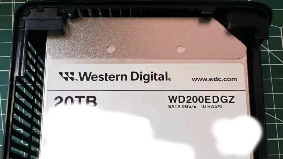 全新20T硬盘突然降价！自带桌面硬盘盒，最低只要“1”字头