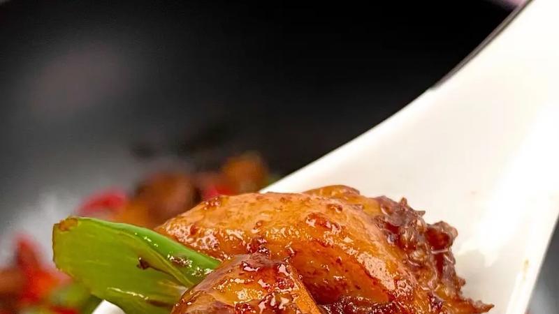 外酥里嫩的家常辣子鸡，一口就爱上！