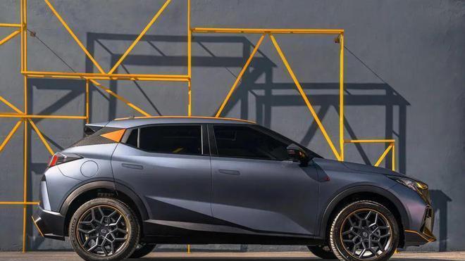 极具性价比的小钢炮SUV，中置双出，一口价6.18万，还要啥吉利缤越？