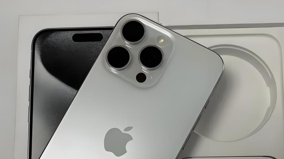 iPhone 13和15到底怎么选？从性能到体验，一文看懂谁更适合你