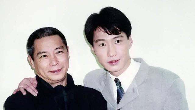 香港知名演员百病缠身，靠轮椅代步精神好，艰难走出丧妻之痛