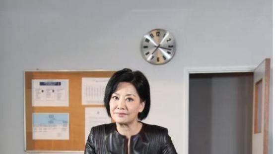 香港女星钟慧冰的人生劫难：三度流产、忍出轨10年，还曾被医生下“死亡预告”