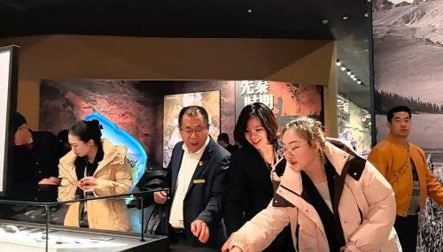 新疆丽斯顿国际酒店组织参观新疆维吾尔自治区博物馆主题党日活动
