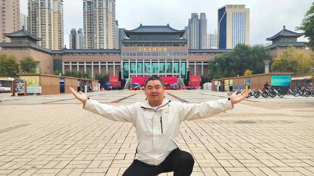 青海省博物馆：参观青海历史文物展