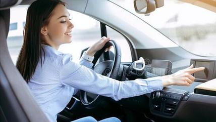 为什么很多人开车，一定要听歌