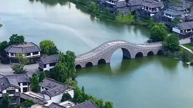 仿古文旅古城很多不景气，如何才能恢复繁荣的状态