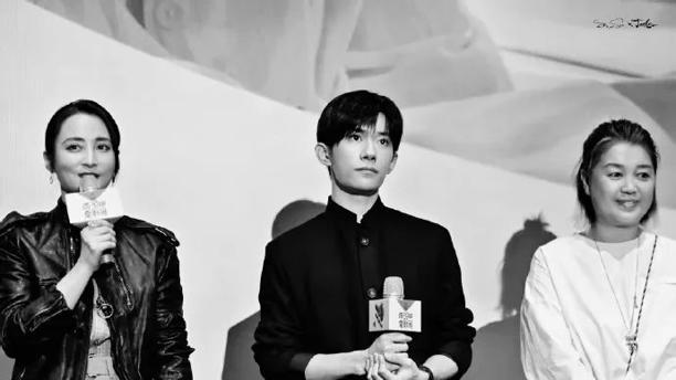 当“票房锦鲤”撞上“影帝收割机”，谁才是张艺谋的终极王牌？