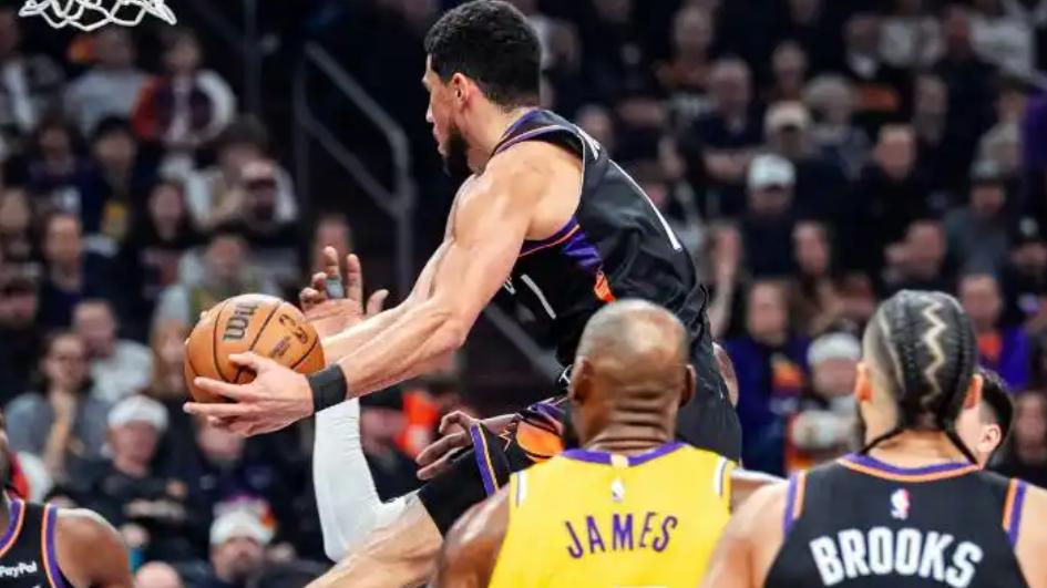 湖人本赛季2弊端尽快改吧！防守纯送，角色球员给不到任何帮助！