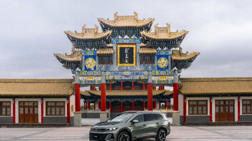 窄车位神器！全新揽境遥控泊车+魔方座椅破解露营难题