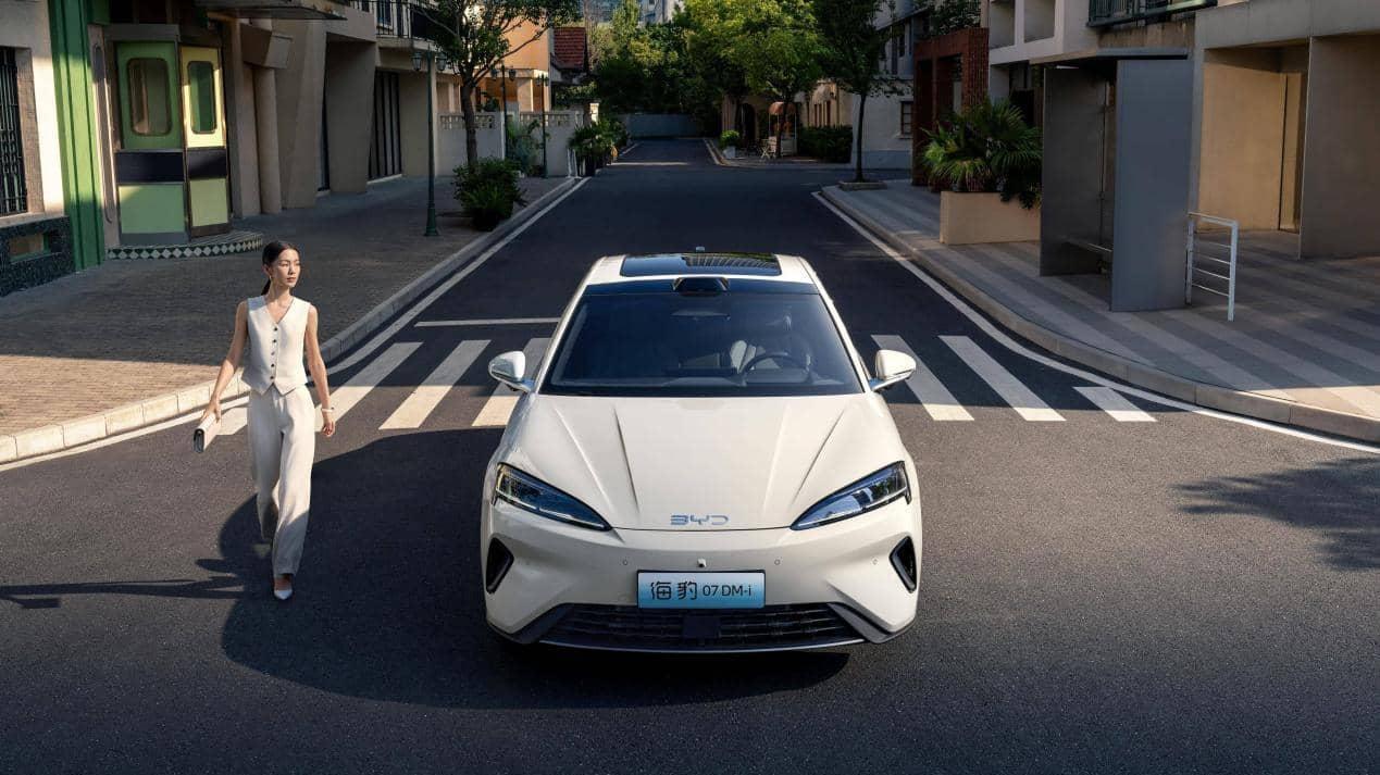 安全舒适双在线，比亚迪2026款海豹07DM-i上市，14.98万起