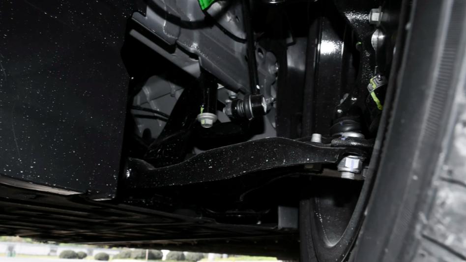 个性又实用的代步车，深蓝L06起售价13.49万，搭载硬核磁流变悬架