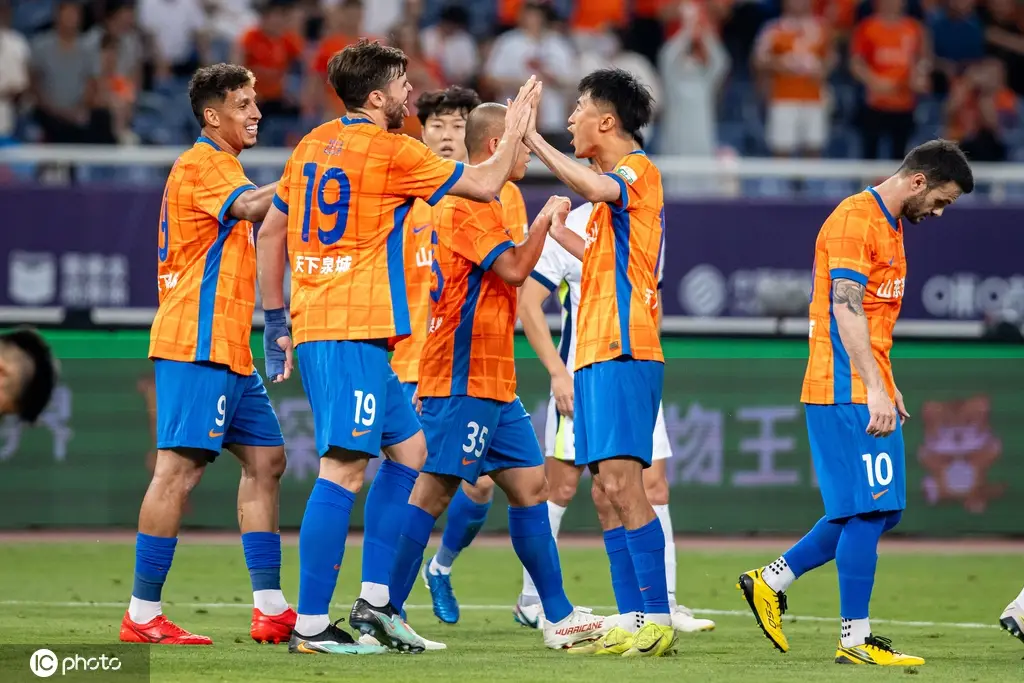 泽卡梅开二度双方 7 中门框 泰山 3-1 三镇终结两连败！