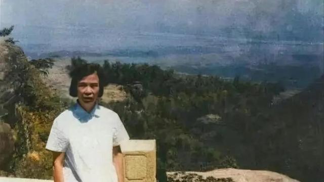 59年，贺子珍在庐山的留影，分别22年后，她再次见到毛主席
