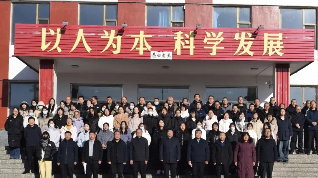 传承志愿精神，彰显青春担当——神池一中举行"国际志愿者日"主题升旗仪式