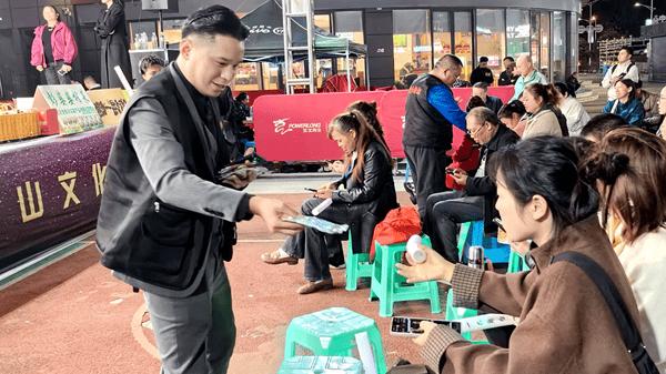 歌声与“非遗”共舞：“涪陵大舞台”上的彭婆婆榨菜香