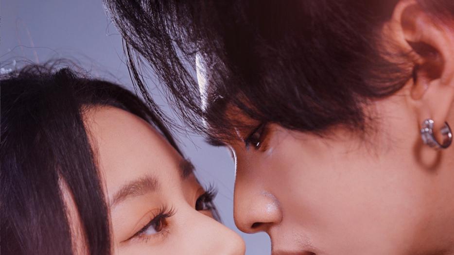 在线短剧《白日勾火》叶皓然与王小亿的光影故事