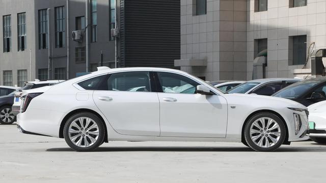 真正可惜的C级车！车长超5米2，深海静音加电磁悬架，气质不输S级