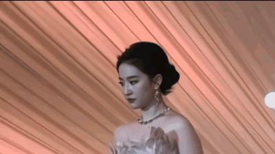 刘亦菲，一个字，美，真的是很美，动图都这么美