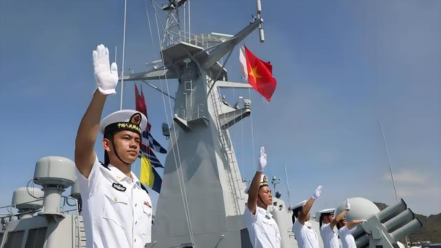 万亿美元军费一分不减，美军做了战争准备，中国早已布下天罗地网