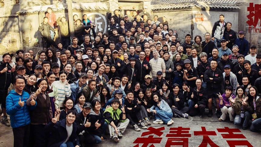 冯小刚执导 胡歌和雷佳音领衔主演电影《抓特务》官宣杀青
