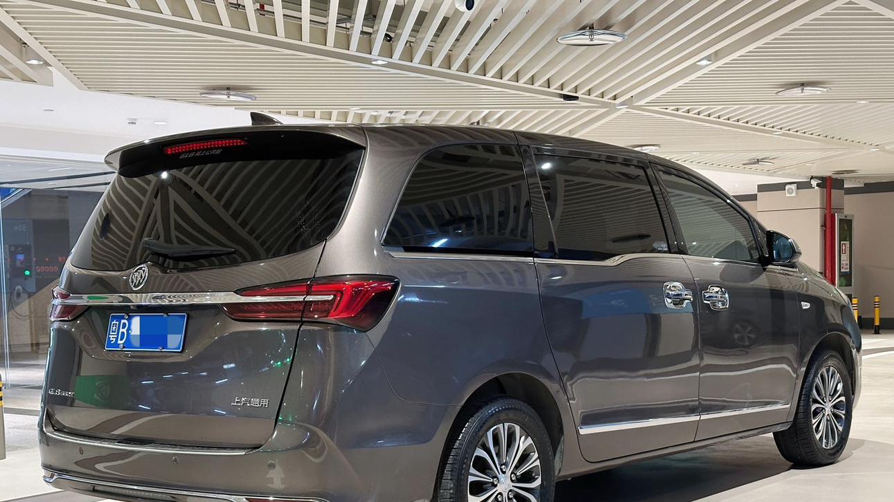 2021款别克GL8陆上公务舱：宜商宜家，二手价格更亲民