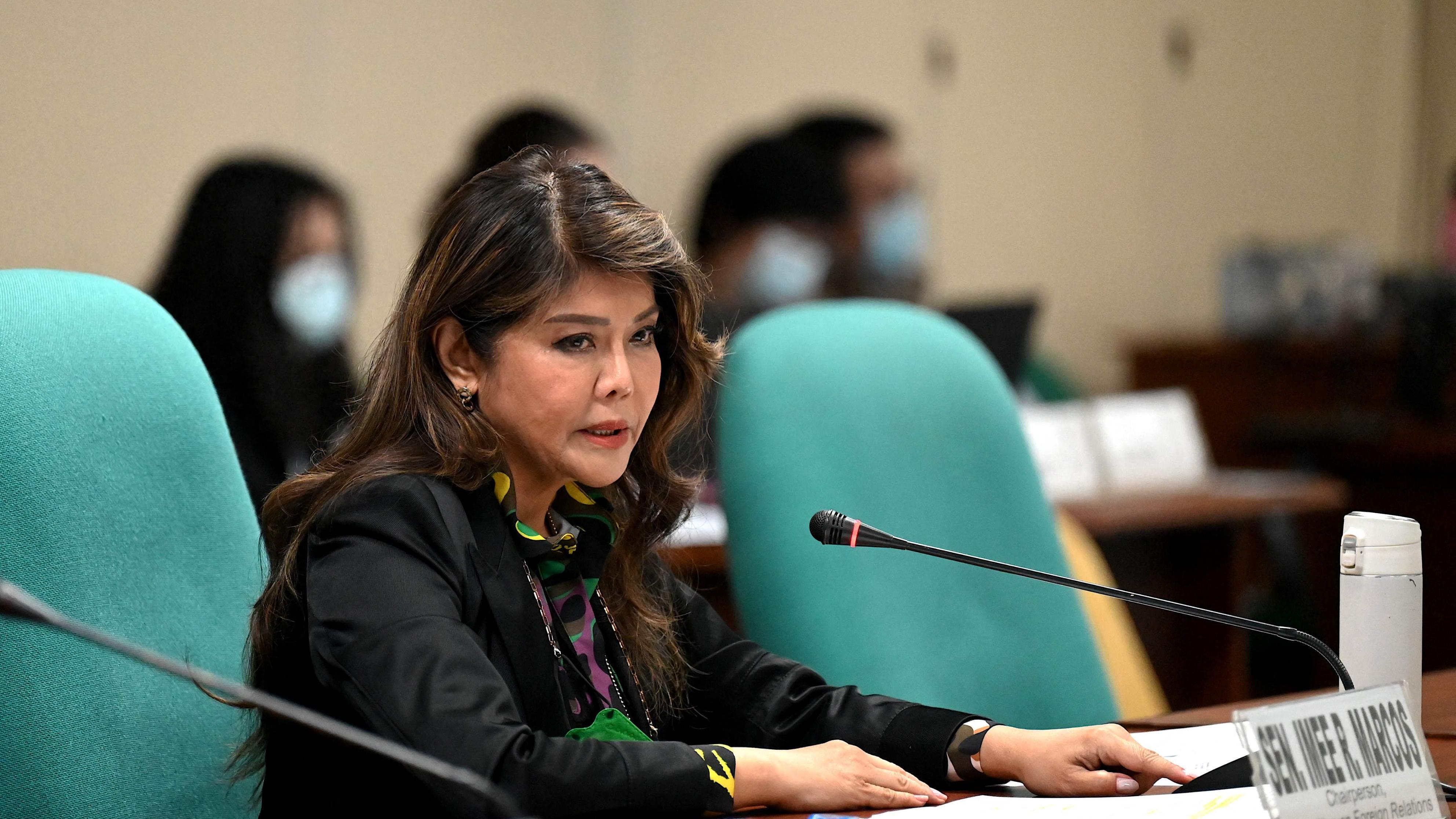 马科斯开首枪后，菲国尊严丢了？军区首现异动，老杜迎来多种身份