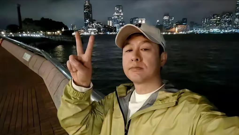 人设崩塌？张颂文“扔信”事件，是人红就飘还是另有隐情？