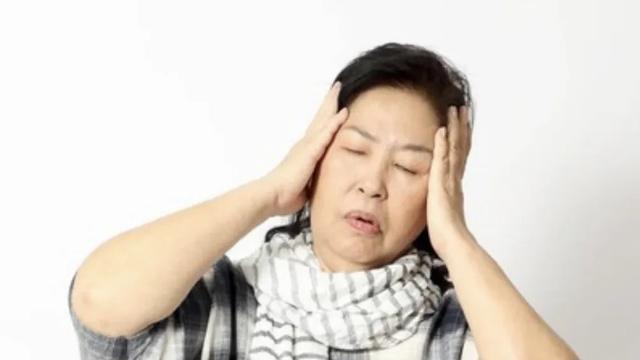 大爷年轻时为自由把妻儿赶出家门，发誓不用儿女养老，结果如愿了
