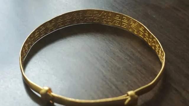 金镯免费清洗后神秘“瘦身”！王水偷金术被揭穿，摊贩落网