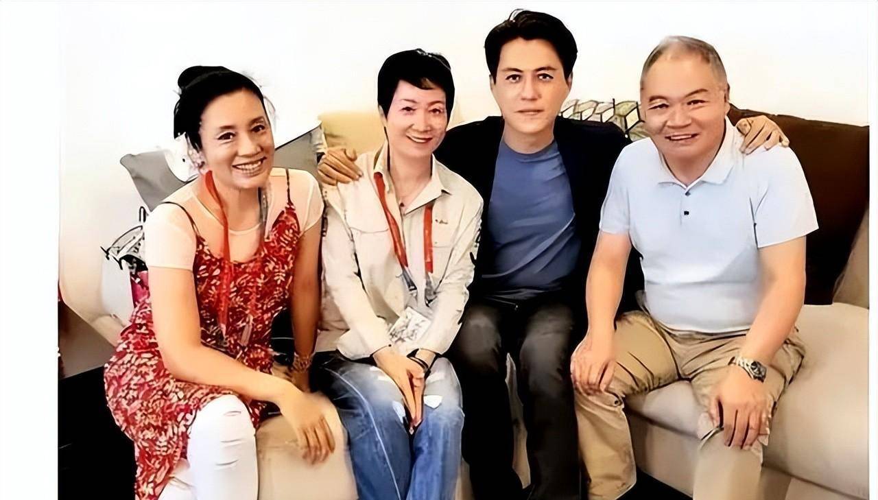 从“老干部”到“装哥”：靳东的滤镜破碎之路