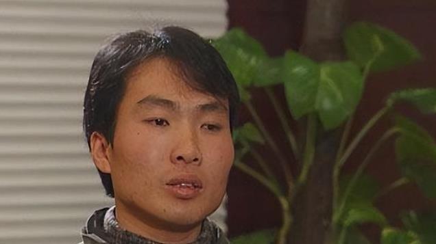 18年前，湖南大学生洪战辉带着妹妹上学，感动全中国，如今怎样了