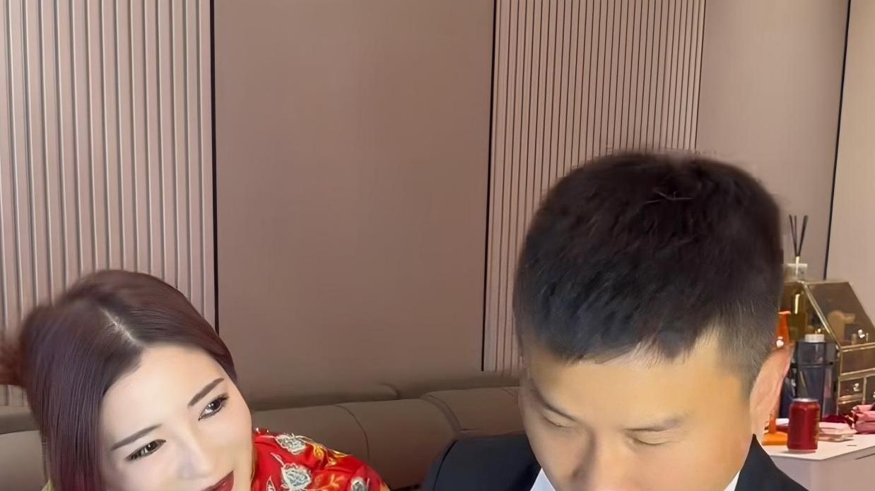 同桌学霸成新郎，江苏女子婚礼夜晚放飞自我