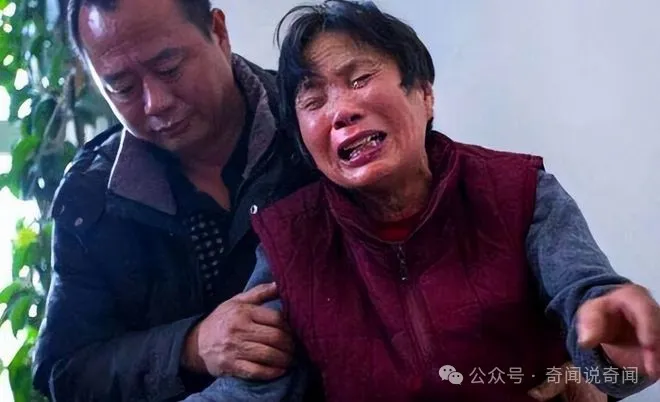 老两口痛苦过后终于知道真相，自己最失败的投资就是邮票