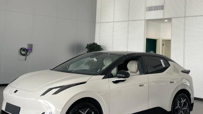 银色车身配大轮毂 领克Z20要出新版型了？