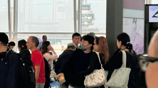 陈奕迅带妻女日本度假，20岁女儿高挑抢镜，颜值气质双在线