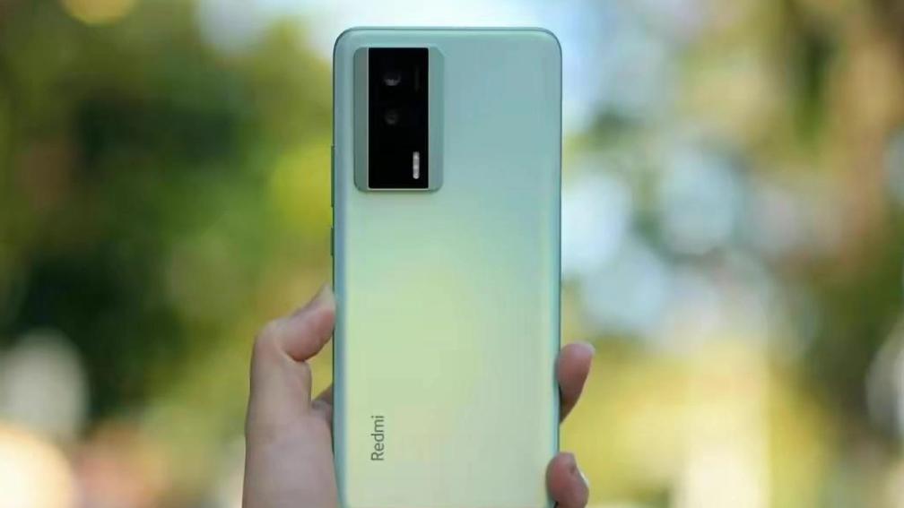 六百多拿下骁龙8+Gen 1手机，2k屏+5500mAh+无线充，有旗舰体验
