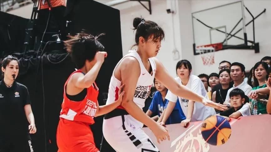 官宣！李月汝妹妹正式留洋，加盟麦迪母校，续写家族荣光