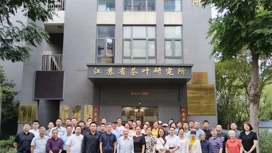 民盟无锡市科技总支召开半年工作会议