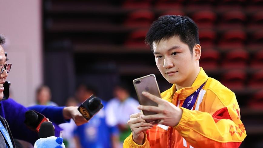 且不说19岁，就是谁的16岁能跟樊振东一较高下 他好拽