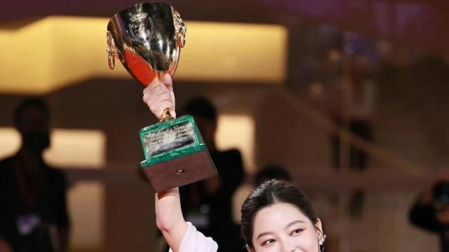 辛芷蕾德不配位？威尼斯封后得到不是演技的肯定，而是各种质疑声