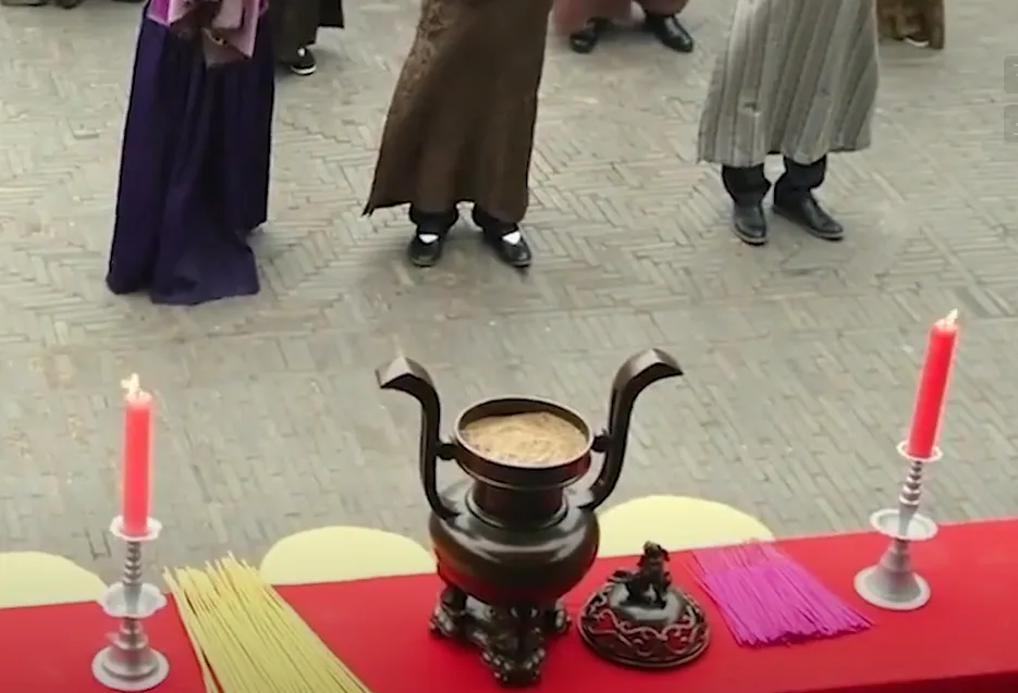 为何烧香必须烧三根？每根代表着什么？这些传统文化我们需要了解