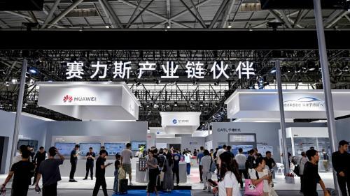 智博会赛力斯展馆“圈粉”超20万 火爆程度引点赞
