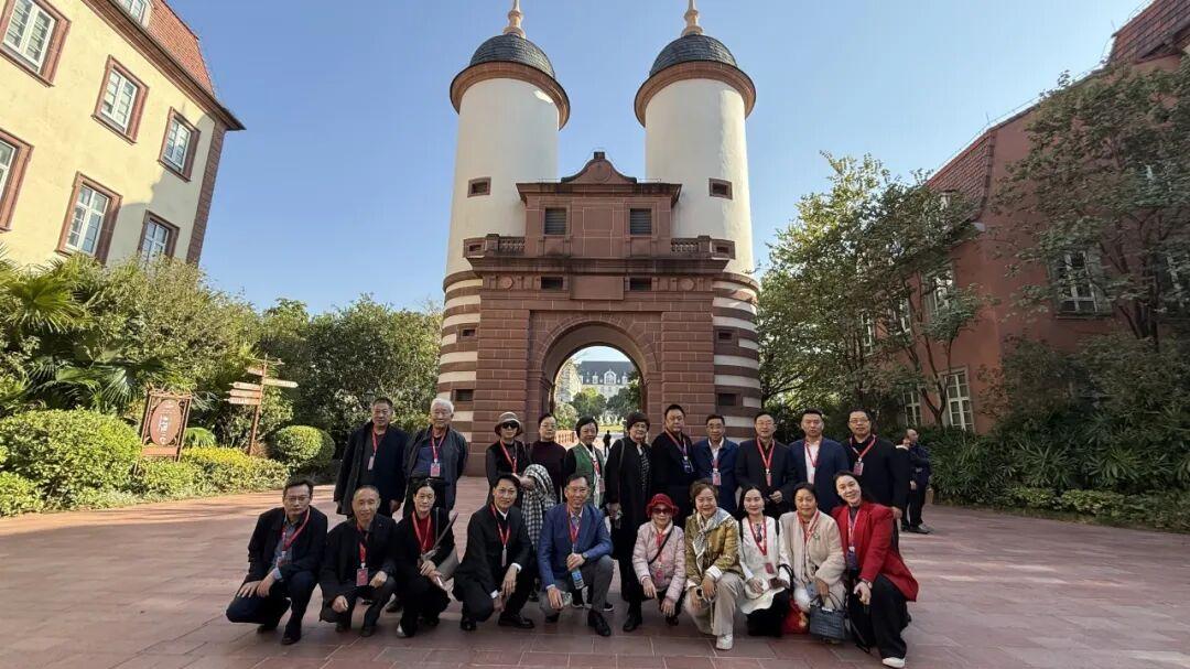 异域穿秦洞 风光入汉家：全国知名诗友赴华为欧洲小镇与南社明清古村采风