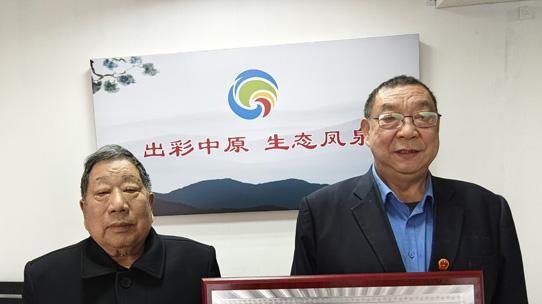 《中国都市报》郑州记者接待站挂牌成立